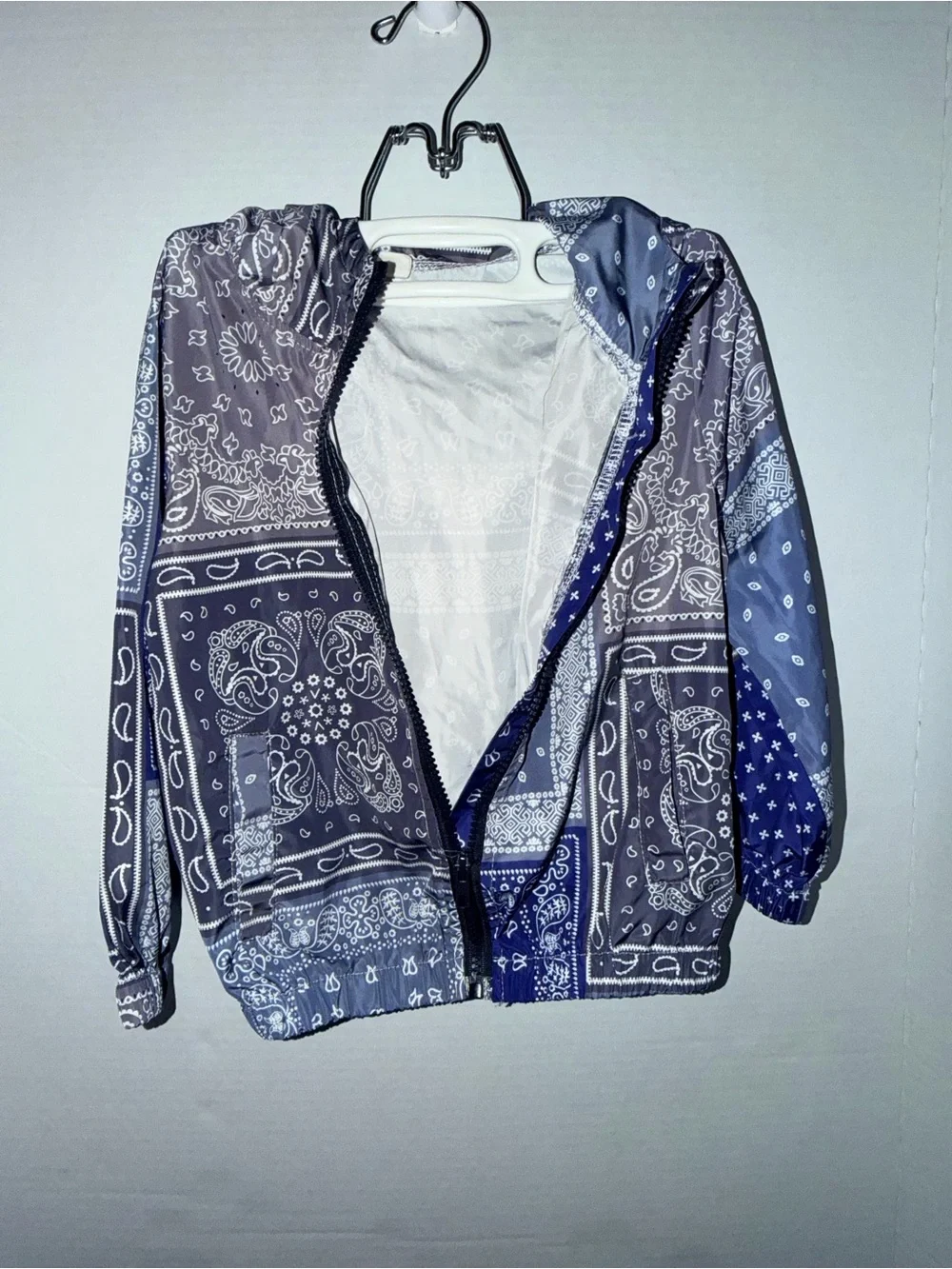 SHEIN Kids Bandana Print Hooded Raincoat in Blue and Gray